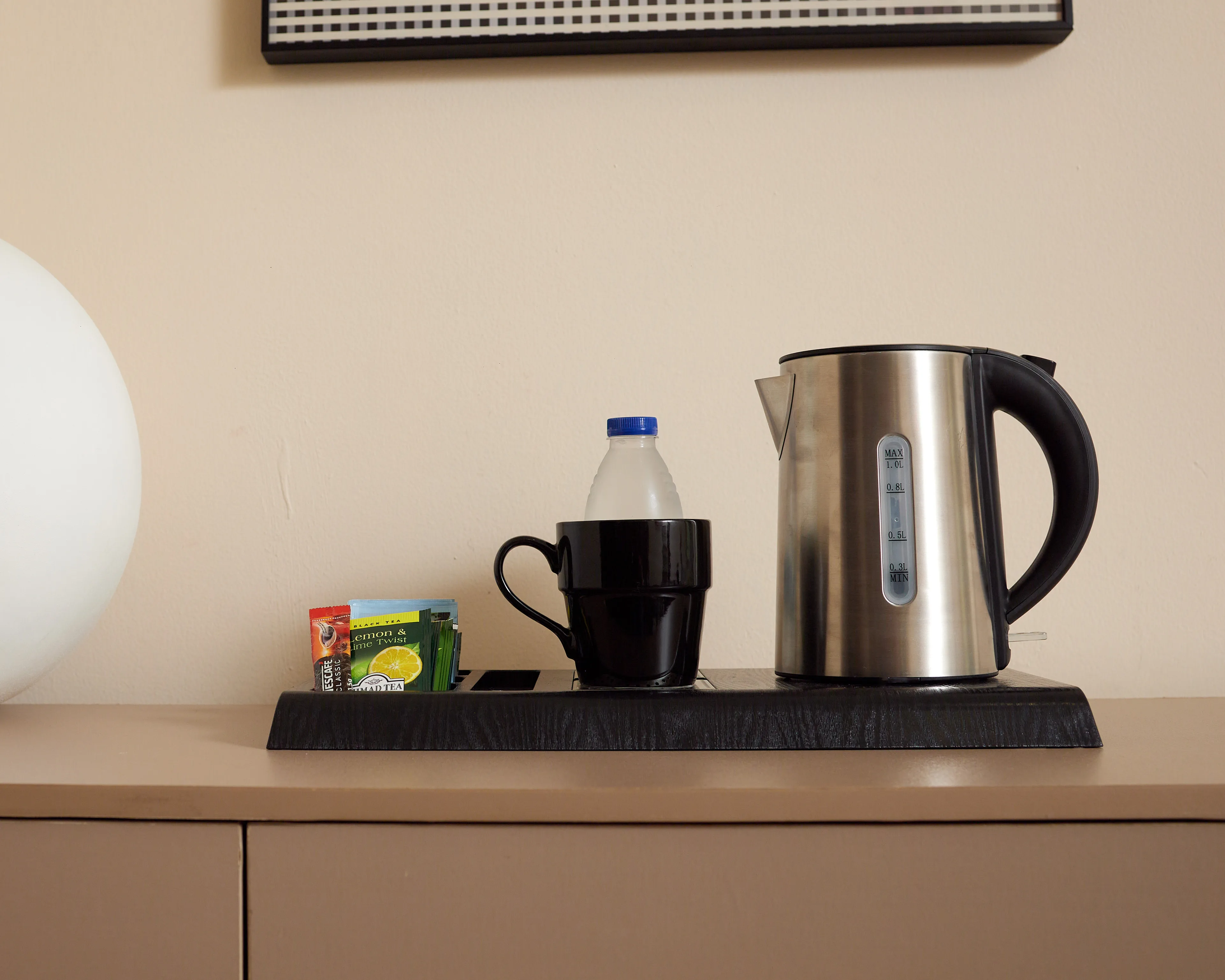 1L Tulip Electric Kettle and P Tray Set